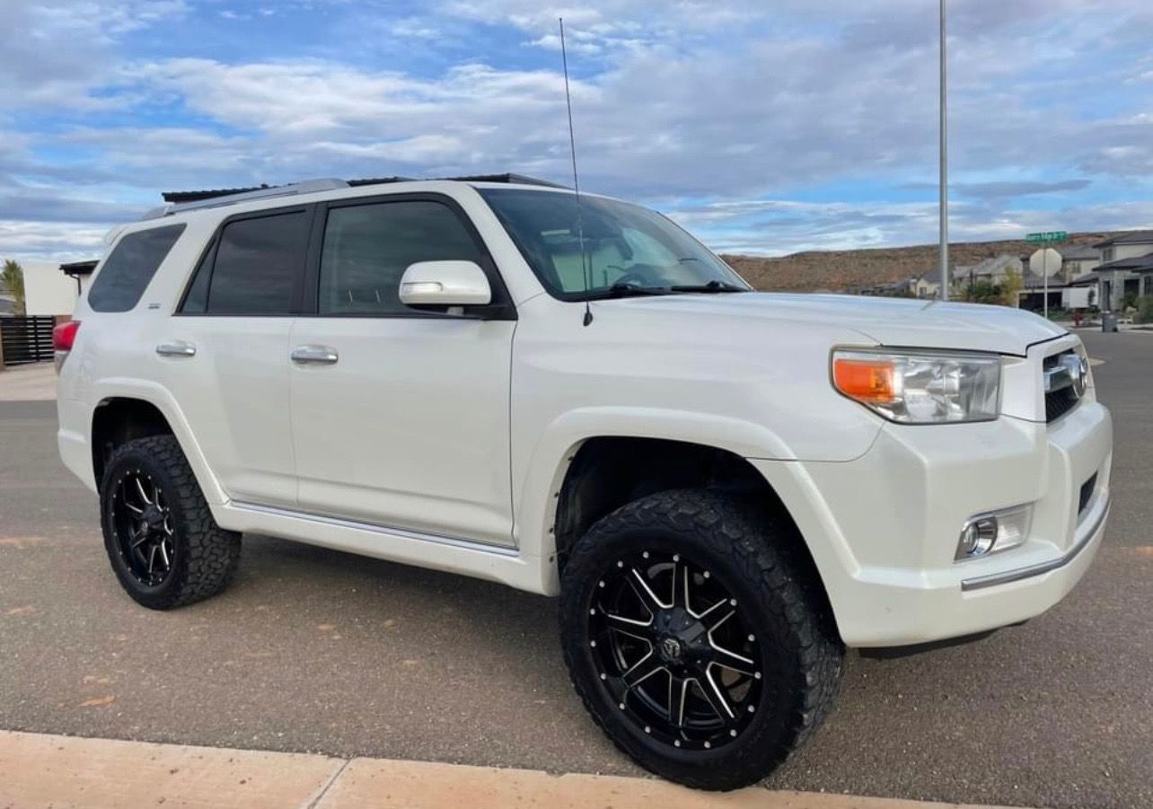 2011 TOYOTA 4RUNNER SR5