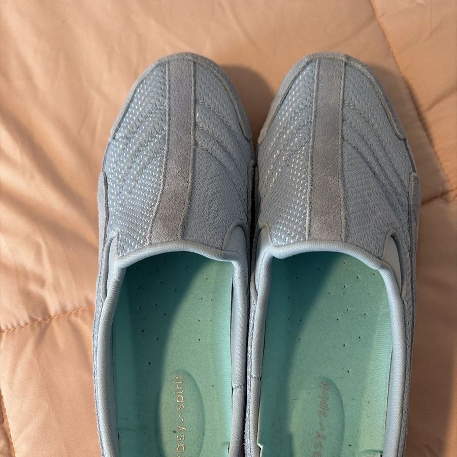 Easy Spirit Pastel Blue Slip-On Walking Shoes Women's Size 9.5