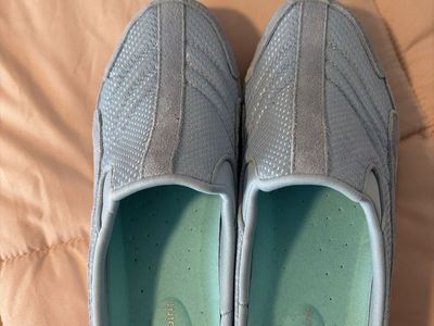 Easy Spirit Pastel Blue Slip-On Walking Shoes Women's Size 9.5