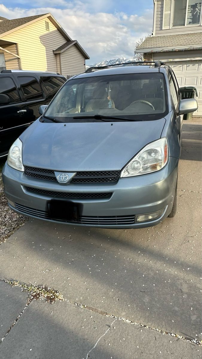 2004 Toyota Sienna XLE 8-Passenger