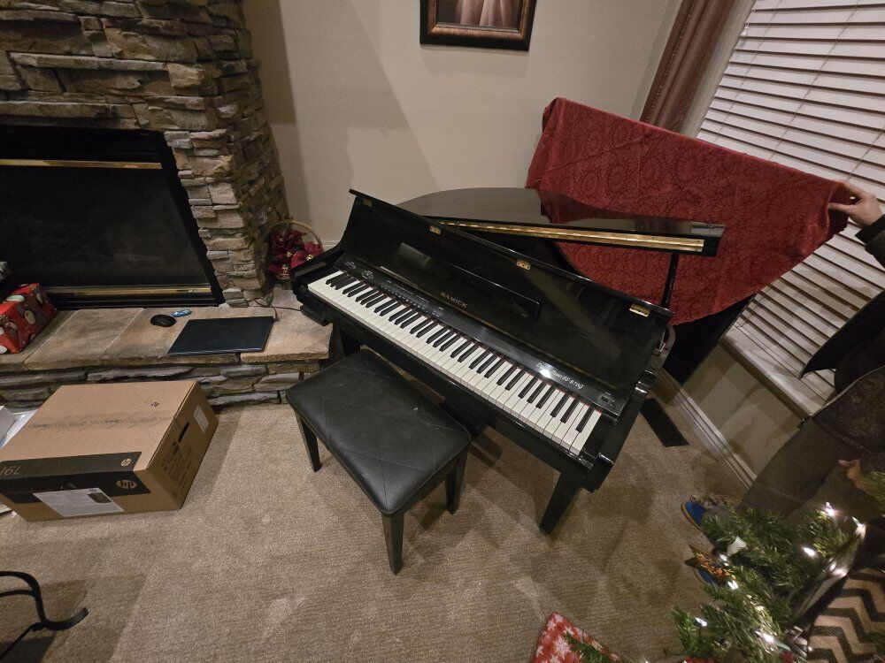 Samick SE-876G Digital Baby Grand Piano