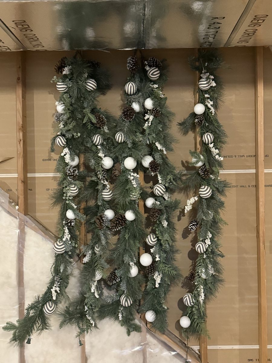 Christmas garland w lights