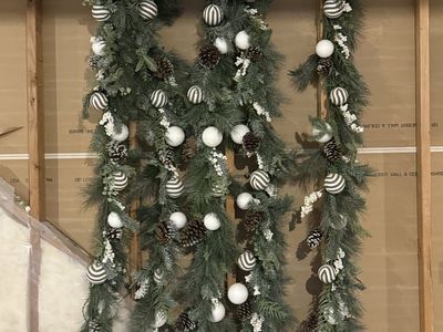 Christmas garland w lights
