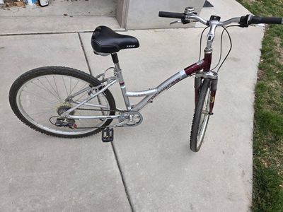 nice girls bike, 26 in. tires