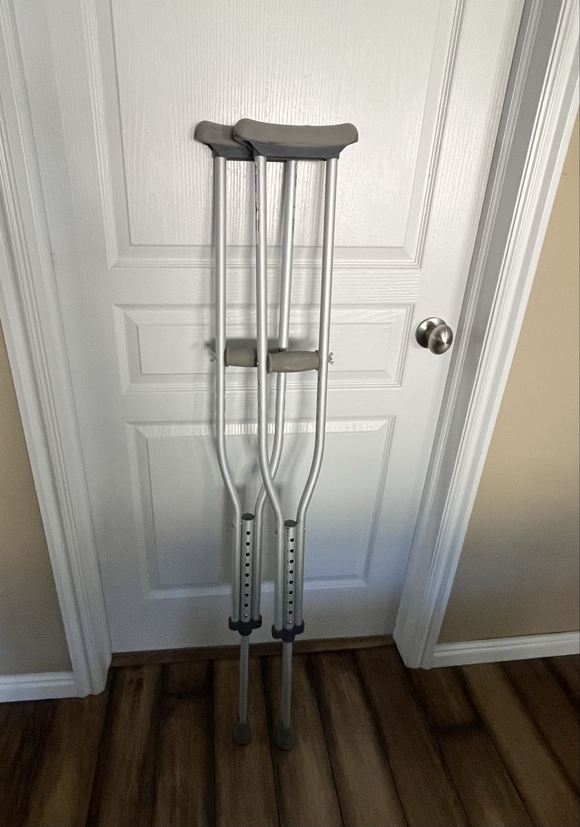 Adjustable Medical Crutches - Lightweight Aluminum, Adult Size
