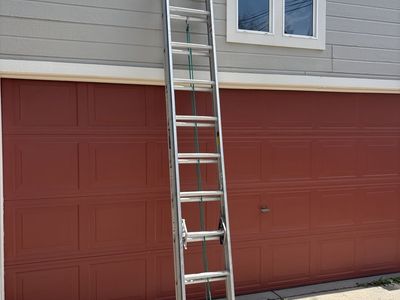 20' Louisville extension ladder. Works fine.