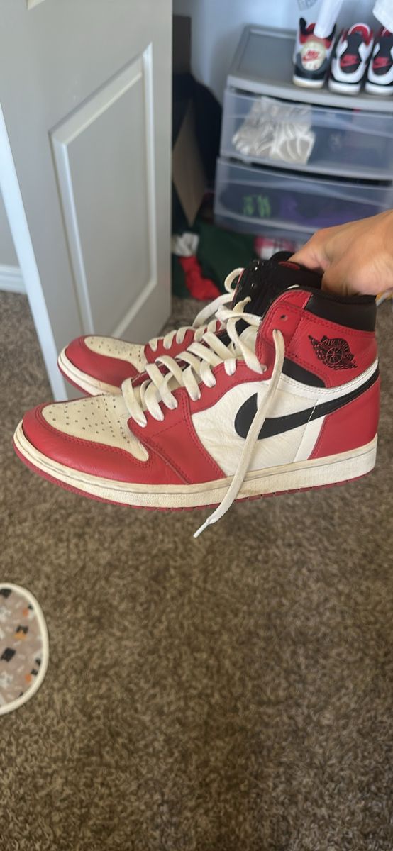 Nike Air Jordan 1 Retro "Chicago" Red/White/Black Sneakers - Men's Basketball Shoes, Size 8.5