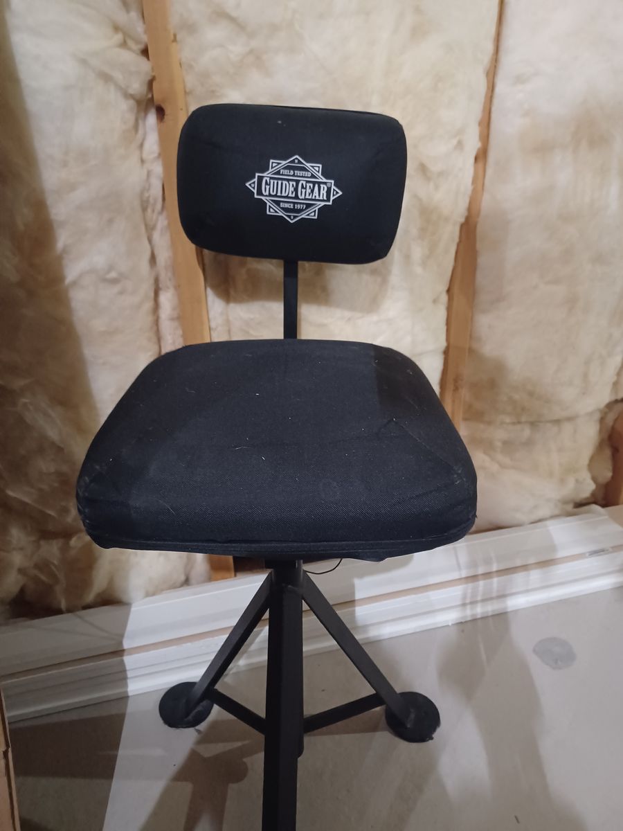 Field guide swivel chair