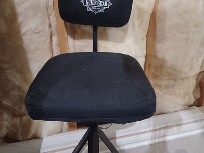 Field guide swivel chair