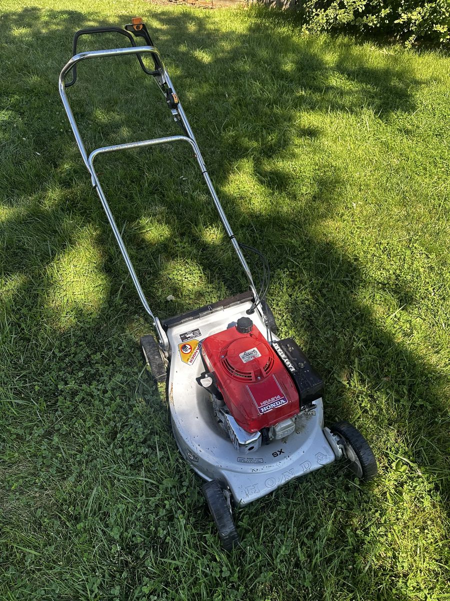 Honda HRA214 mower for parts or repair