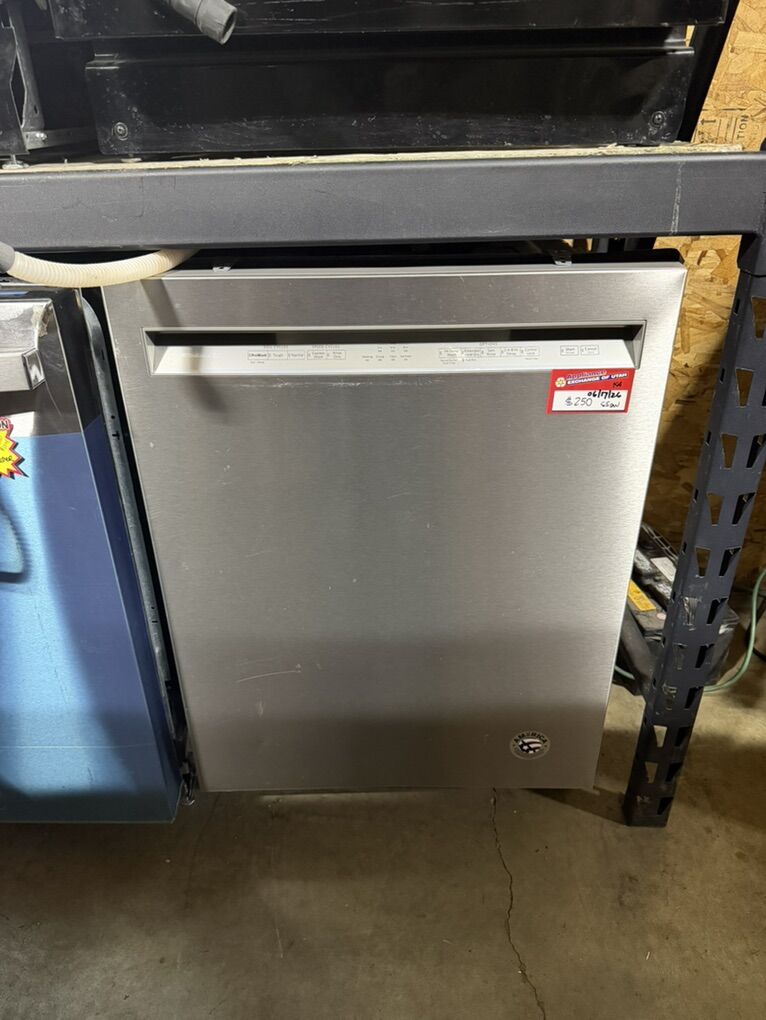 SPARKLING CONDITION KITCHENAID DISHWASHER