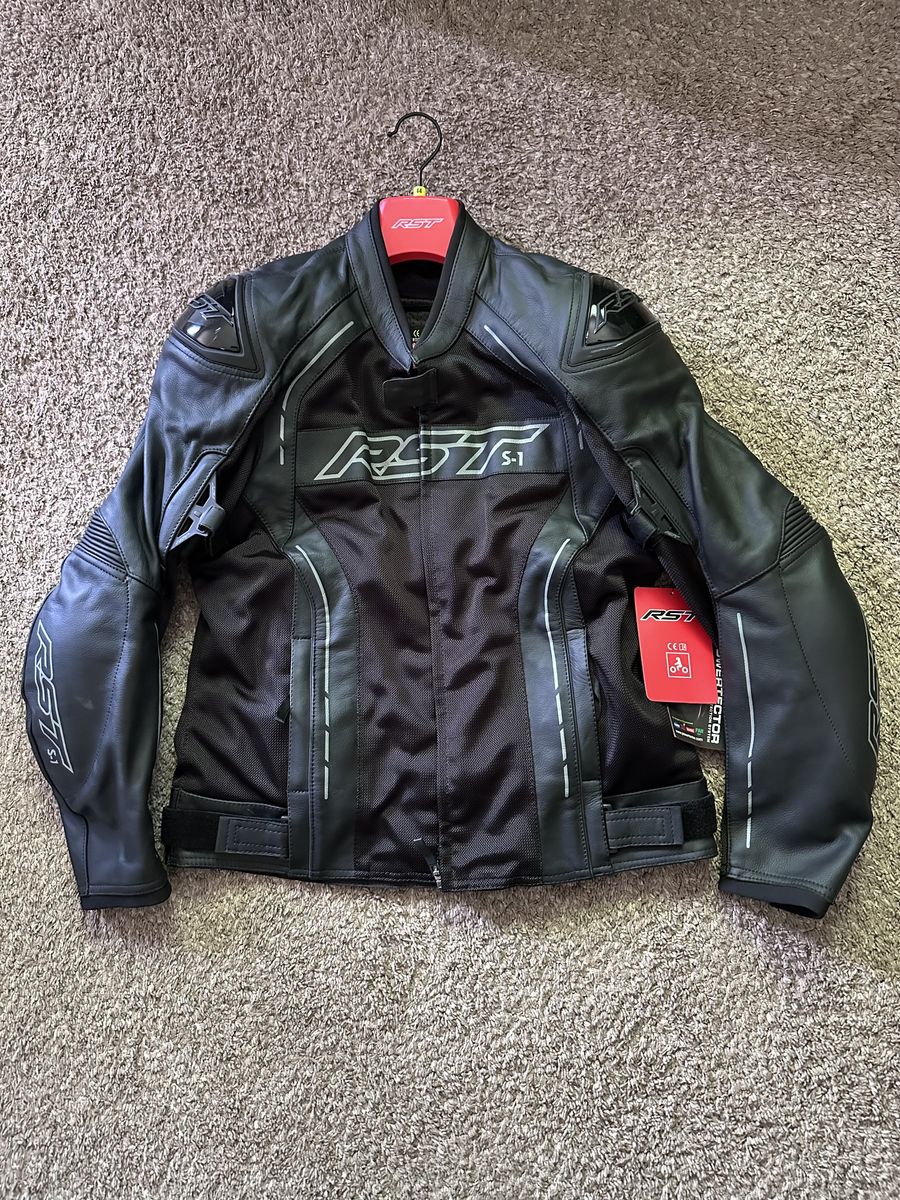 Motorcycle jacket