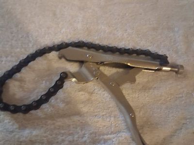 Locking chain clamp