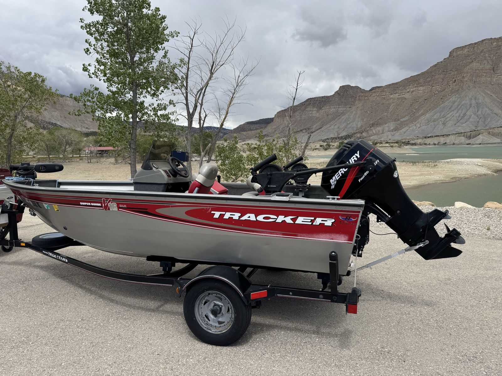 2007 Tracker Pro Guide V-16 Super Guide Fishing Boat w/ Mercury 4-Stroke EFI & Trailer