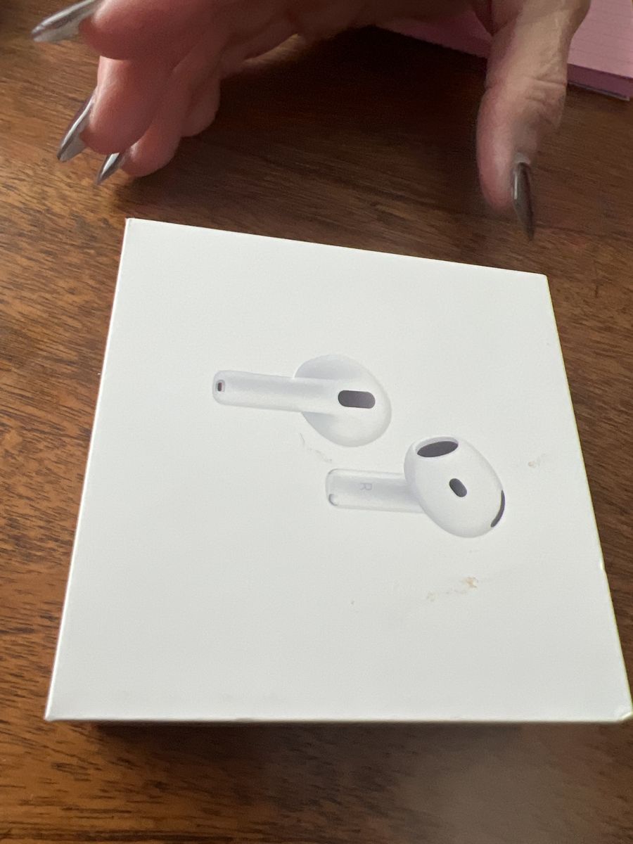 Apple AirPods 4  NC never used brand new