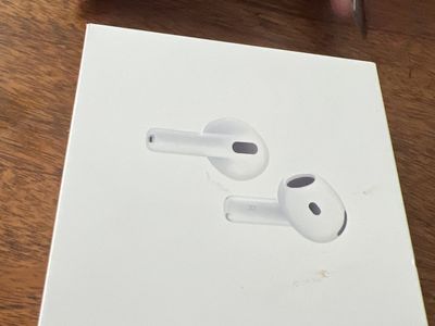 Apple AirPods 4 NC never used brand new
