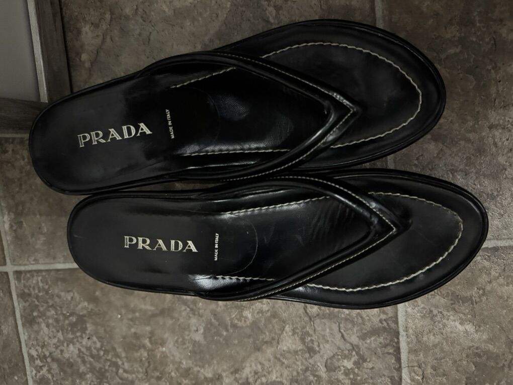 $600 Authentic Prada leather Wedge thond sandals 8