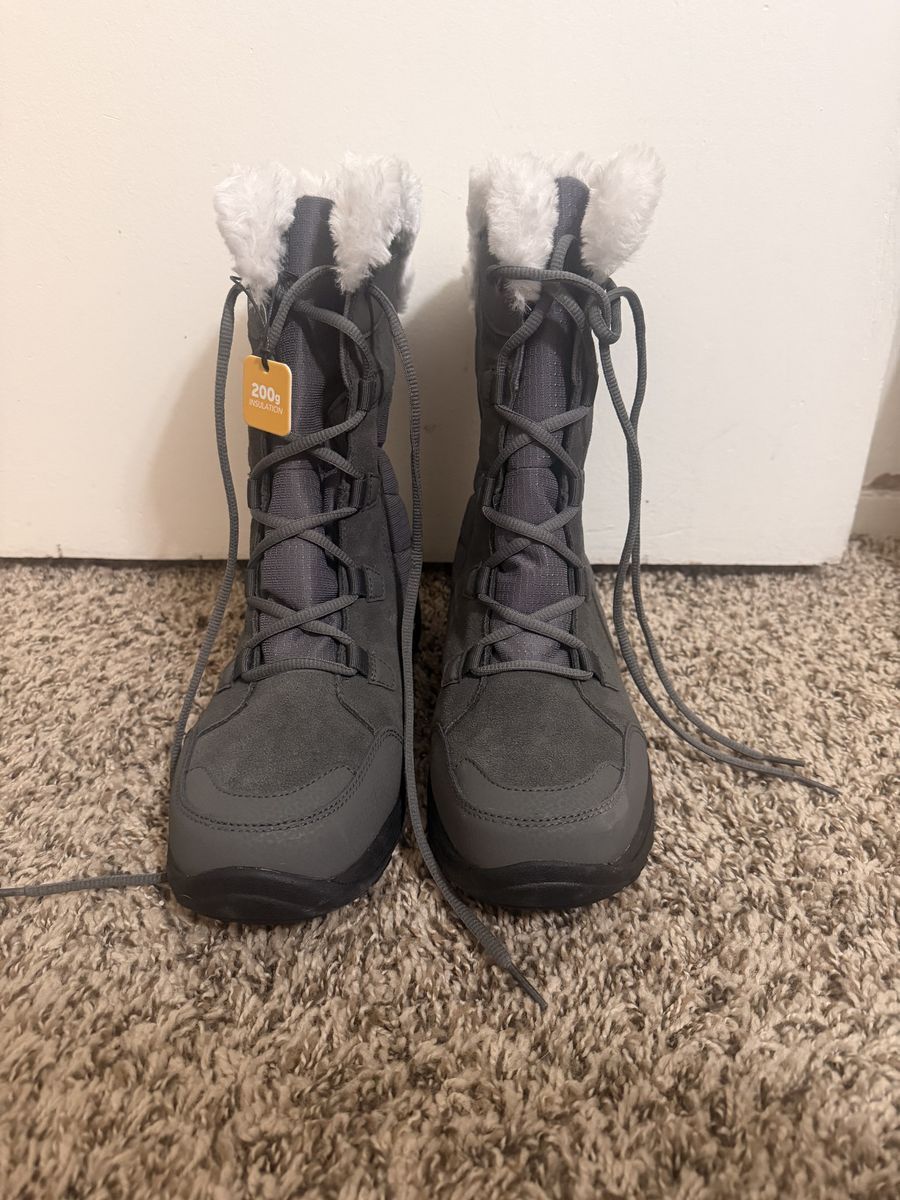 Columbia Women's Ice Maiden II snow boots in grey, size 9.5