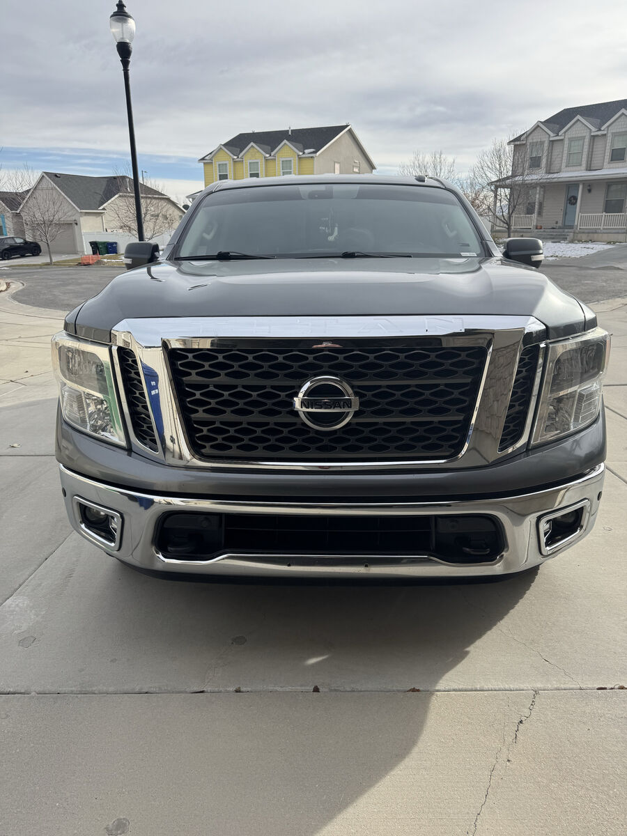 2017 Nissan Titan SV