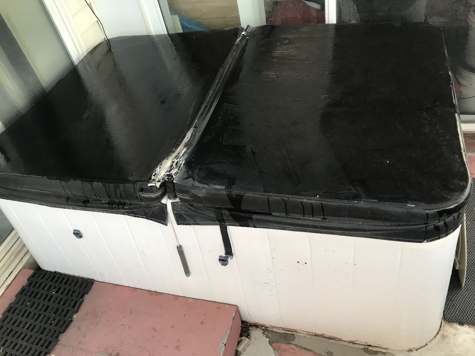 2 person lifestyle spa hot tub with brand new 3 hp motor everything works just needs a heat element