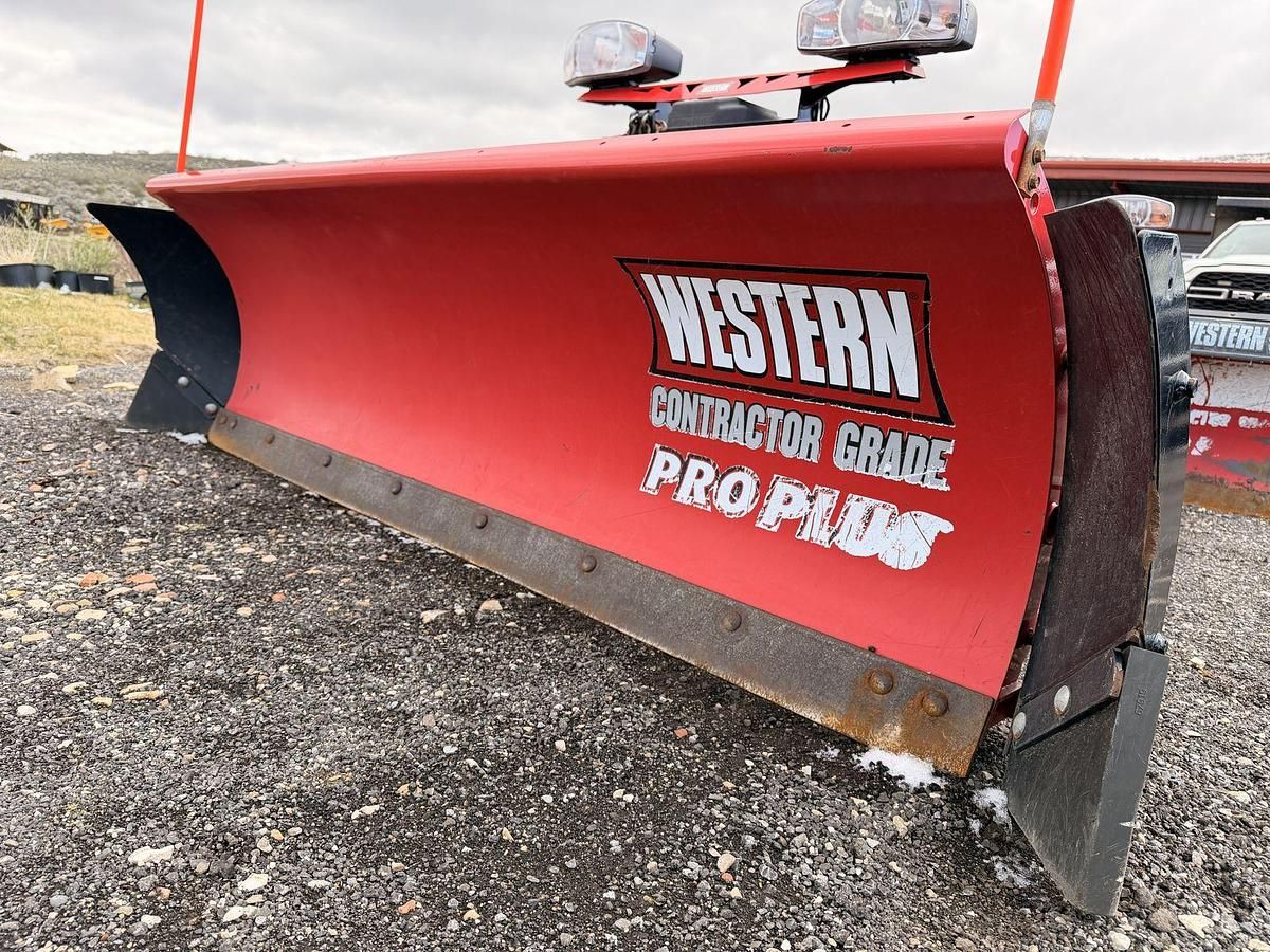 2024 Western Pro Plus 8' Ultra Finish Snow Plow – UltraMount 2 | Ultra Finish