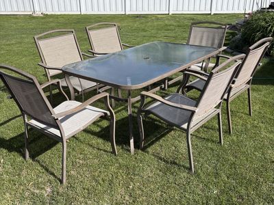 Patio Table And 6 Chairs