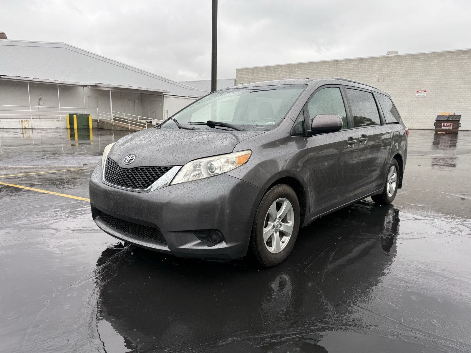 2015 TOYOTA SIENNA LE
