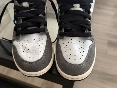 Boy Jordan’s size 5