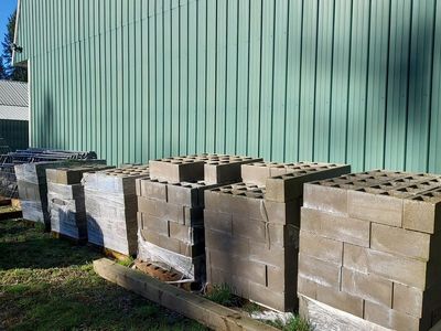 Cinder Blocks / Concrete Blocks – Pallet Quantities