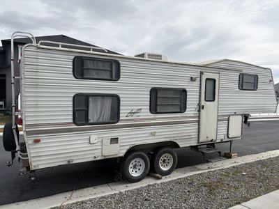 1997 Layton Skykine 5th Wheel