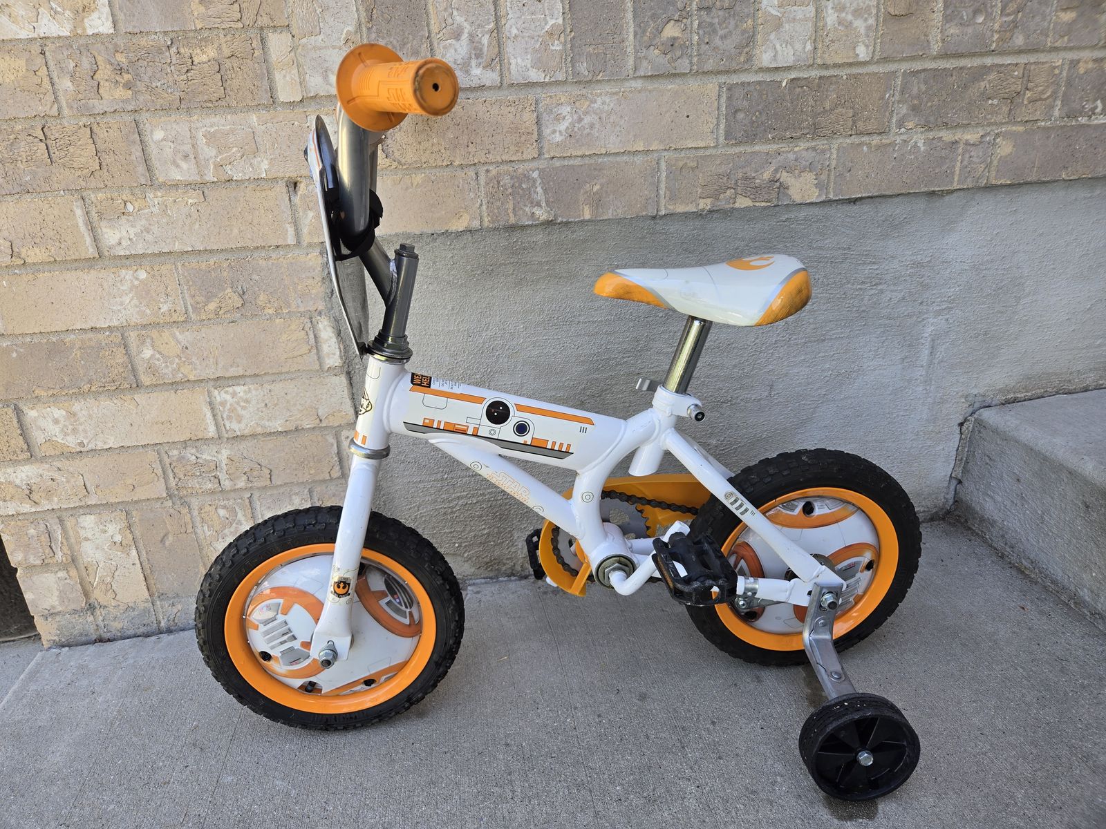 8" Huffy Star Wars BB8 Kids Bike w/ Training Wheels