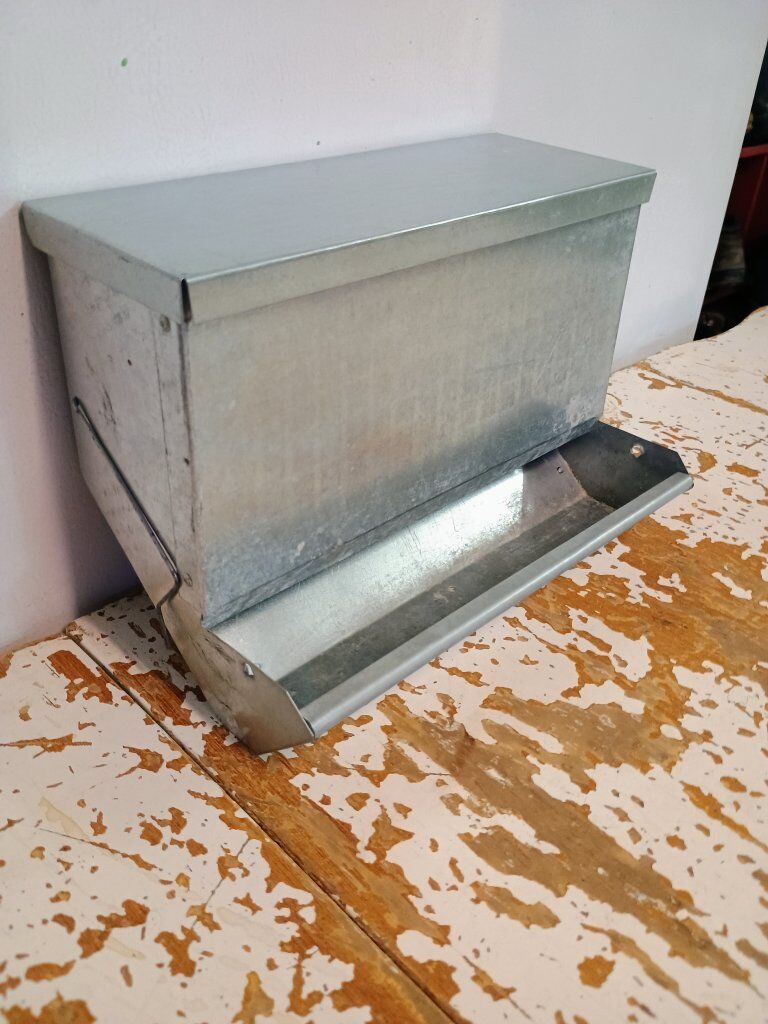 Rabbit/ Small animal Feeders. Large size