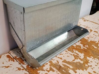 Rabbit/ Small animal Feeders. Large size