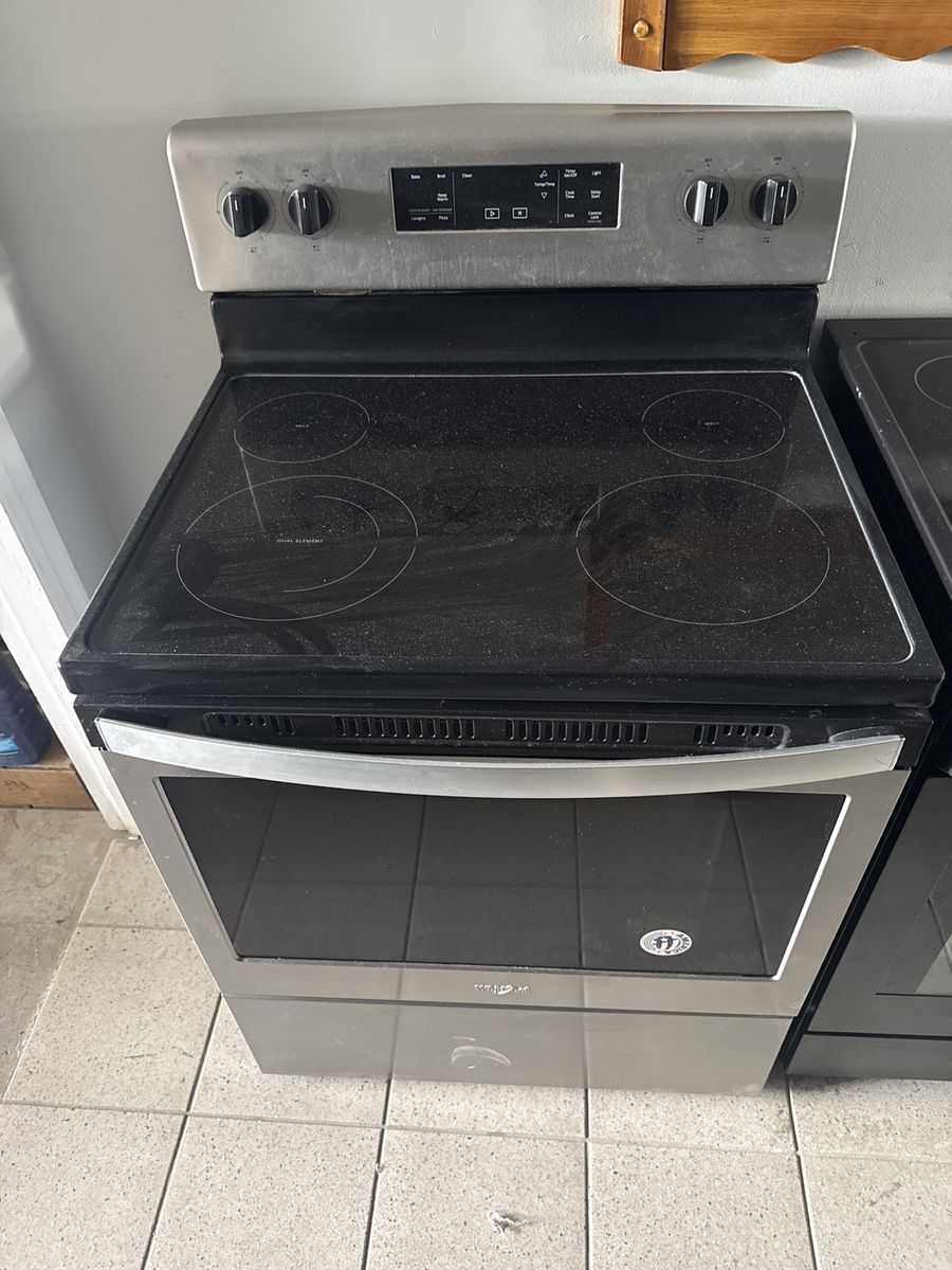 Whirlpool Stainless Steel Electric Range/Stove with Glass Cooktop