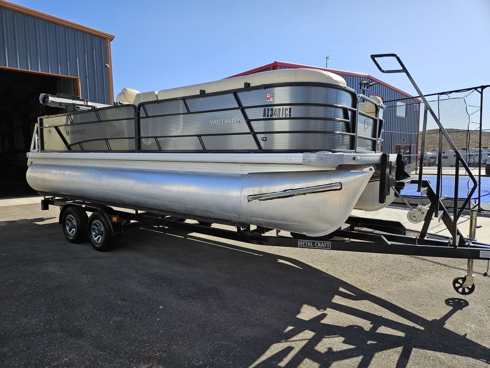 2022 Godfrey Sweetwater 2286SFL Tritoon! Save HUGE $$$ 200hp Mercruiser Outboard!