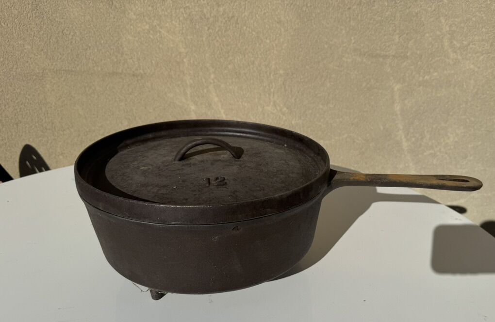 Lodge 12-inch Spider Skillet Dutch Oven