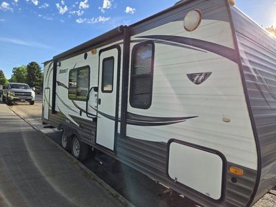 2016 Keystone Hideout 24 foot camper