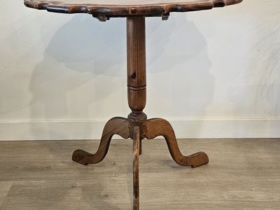 Queen Anne End Table