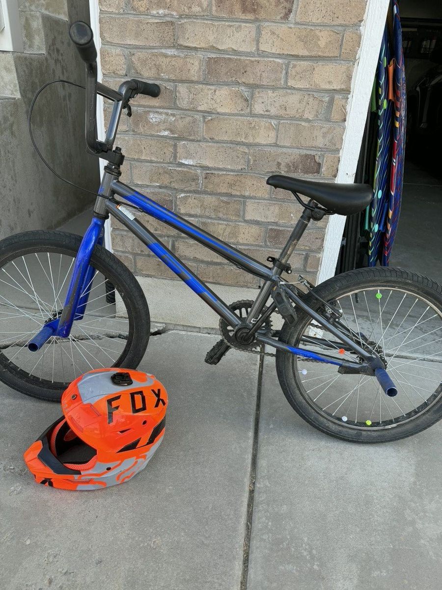 GT BMX Bike + Fox Racing Gear Bundle

GT BMX Bike