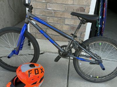 GT BMX Bike + Fox Racing Gear Bundle
GT BMX Bike