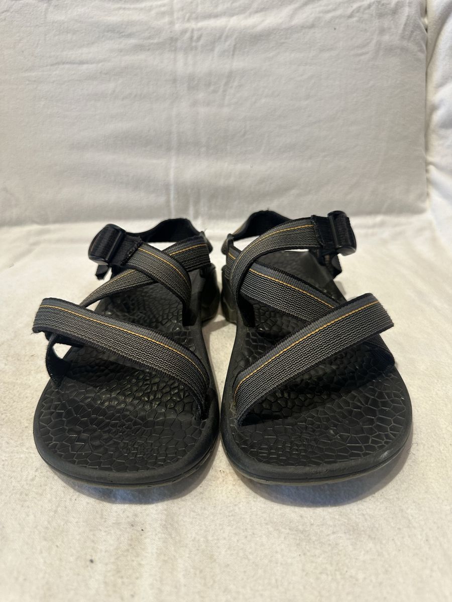 Chaco men’s size 9 gray with gold pinstripe sandals