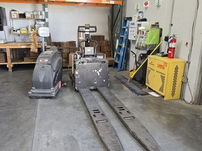 Electric pallet jack with charger