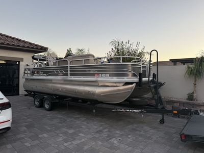 2023 Suntracker fb20
