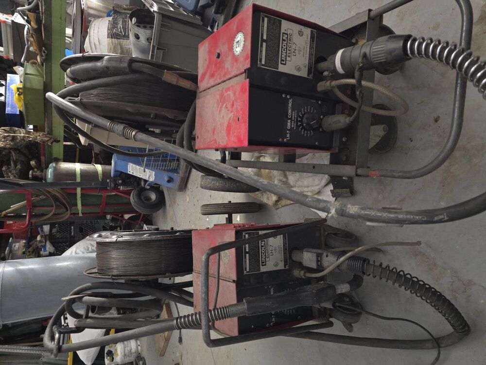 lincoln DC-400 1- Lincoln LN -7 wire feed