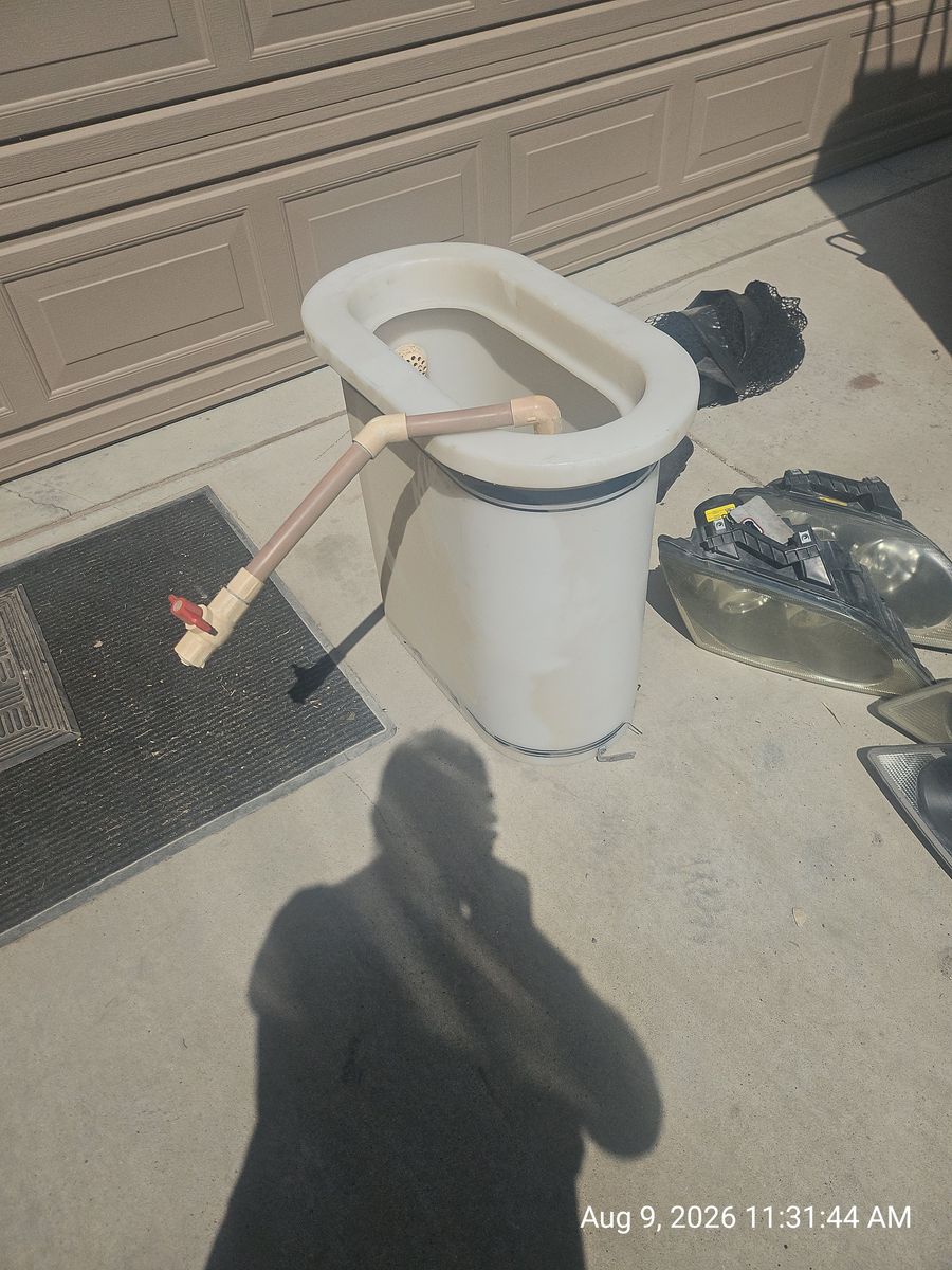 Portable Bait Tank Livewell with PVC Plumbing and Shut-Off Valve
