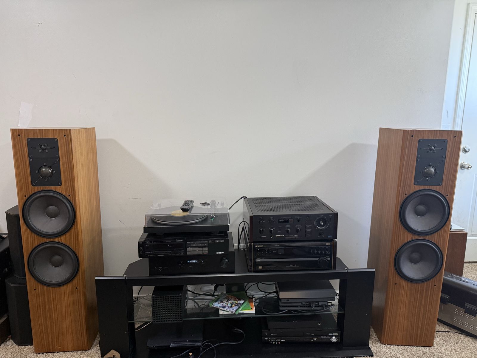 Beautiful ADS L1590 Audiophile Tower Speakers