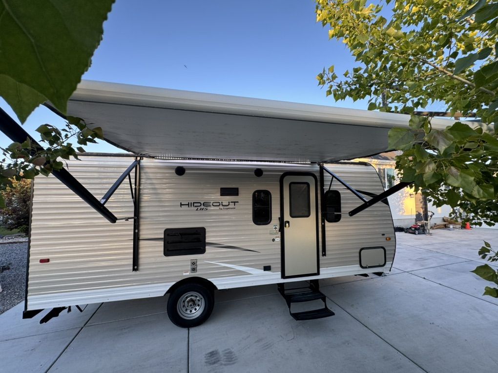 Mint 2019 Keystone Slide Out Loaded With Extras