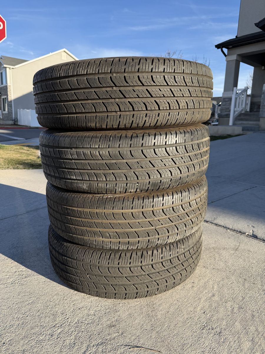 245/70R17 Toyo open country like new