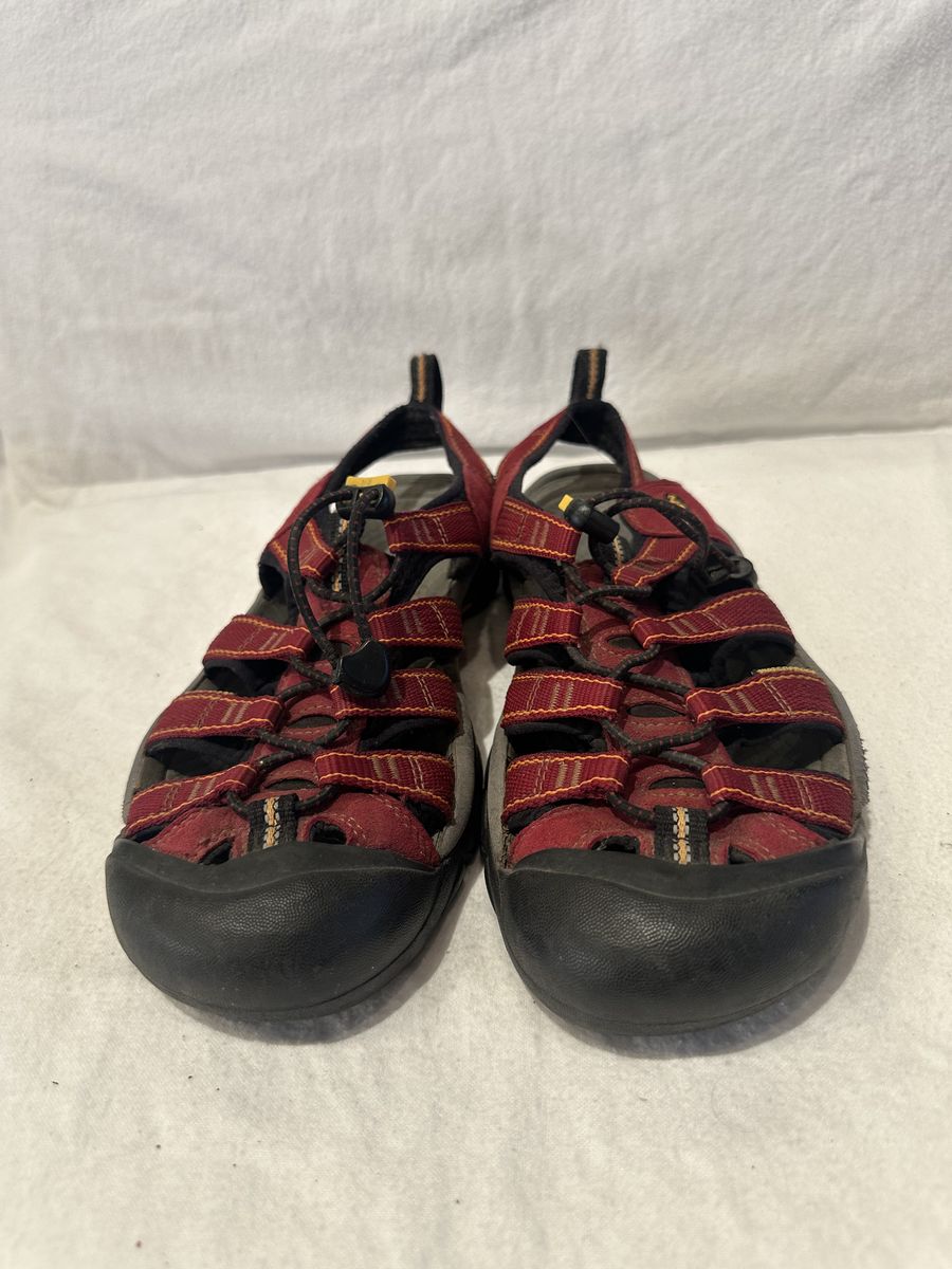 Keen Women’s Size 7.5 Deep Red WP Hiking Sanndals