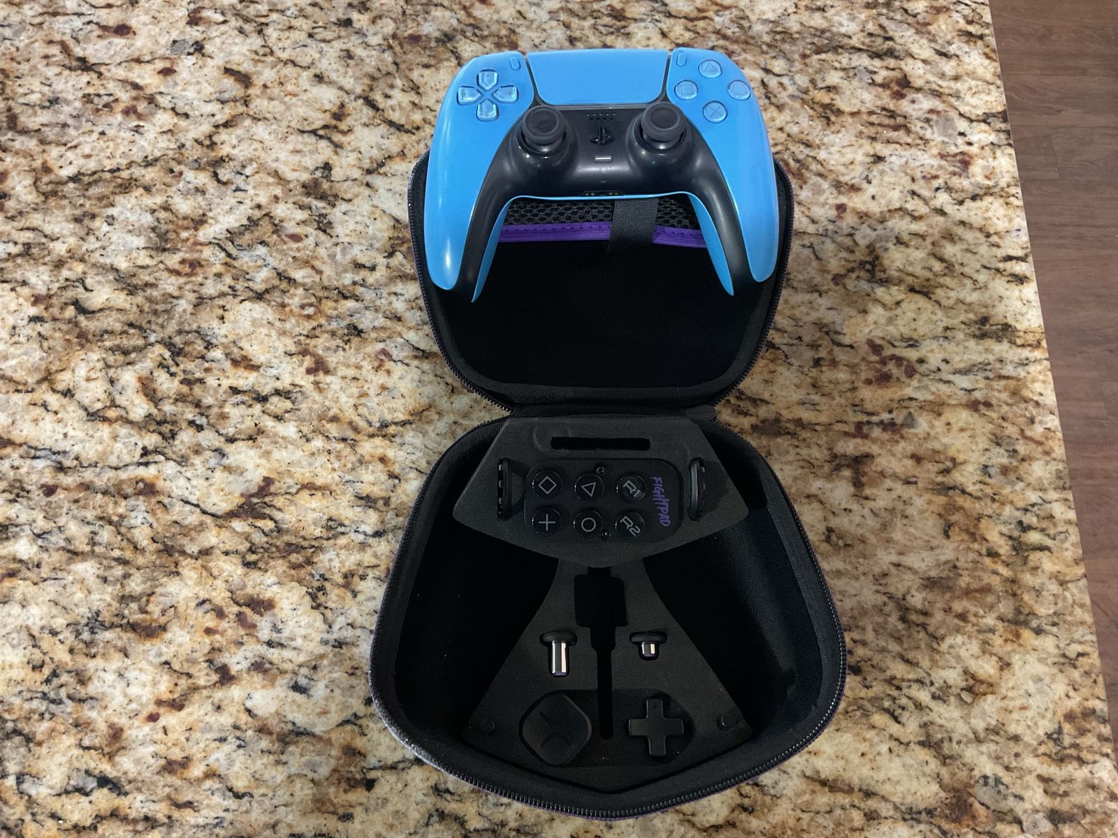 Sony  PS5 Controller with Case E75013495
